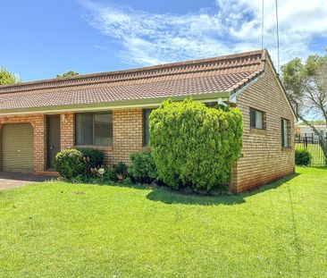 Bright, fresh Unit in Quiet Cul-de-sac - Photo 2