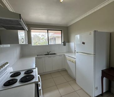 Gippsland Street 3 bedroom unit on 12 month lease. - Photo 3