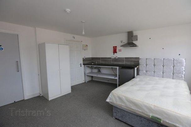 1 bedroom in a house share to rent - Photo 1