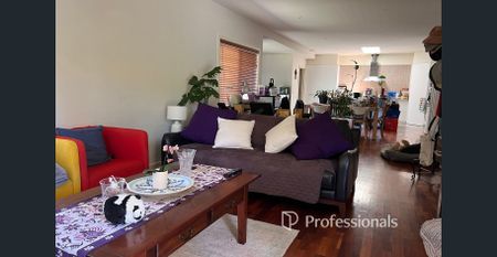 “Stylish and Modern home” - Photo 3