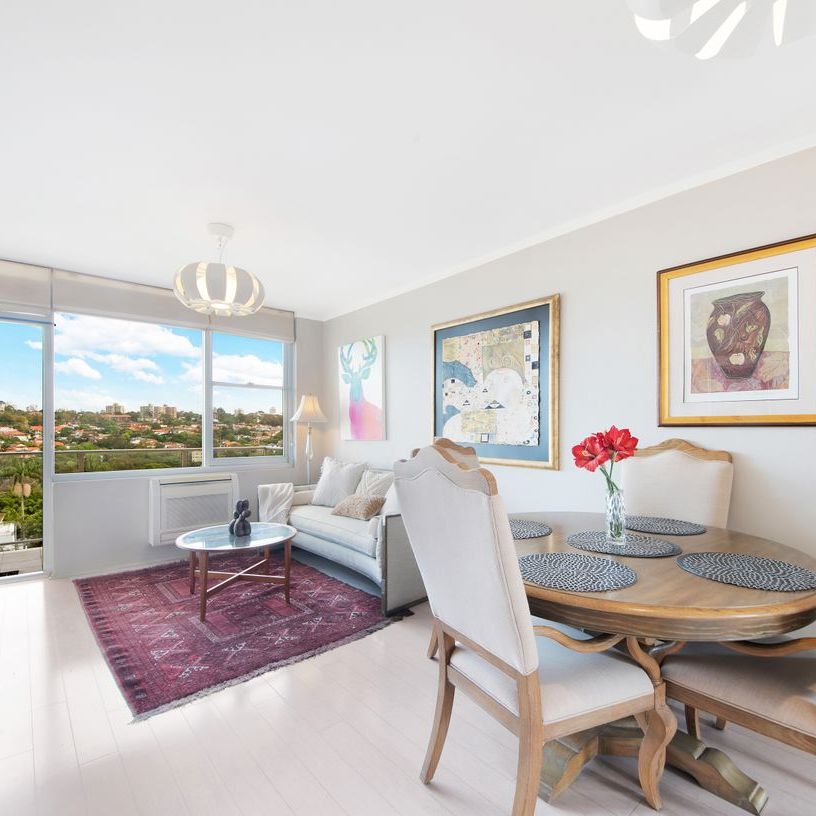 Immaculately furnished apartment with views - Photo 1