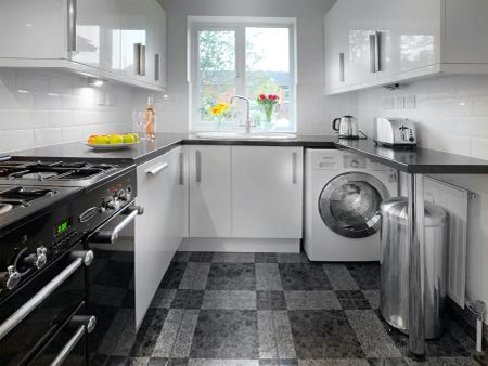 2 Bed, House - Photo 3