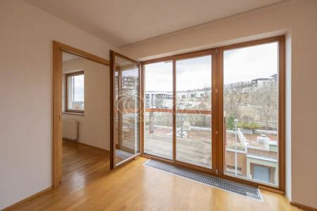 Světlý a prostorný byt 2+kk, 81 m - Photo 5