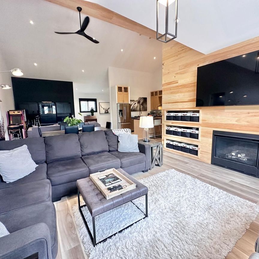 For Lease - 796363 Grey 19 Road, Blue Mountains, Ontario - Photo 1