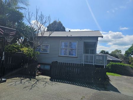 Mt Roskill double bedroom house - Photo 5