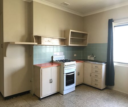 Spacious Flat in The Heart of East Brisbane - Close to Everything! - Photo 2