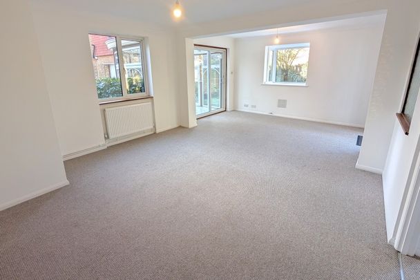 Bitterne Drive, Woking - 3 bedrooms Property for lettings - Seymours - Photo 1