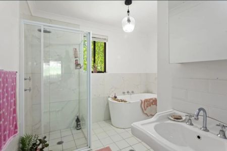 Quaint & Charming 2-Bedroom Retreat - Photo 4