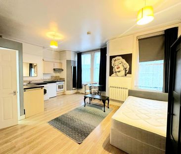 Studio to rent - Photo 1