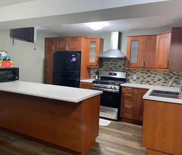 For Lease - 2031 Oxford Avenue, Oakville, Ontario - Photo 4