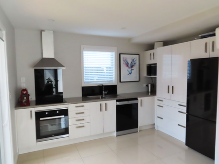 Silverstream Living - Photo 2