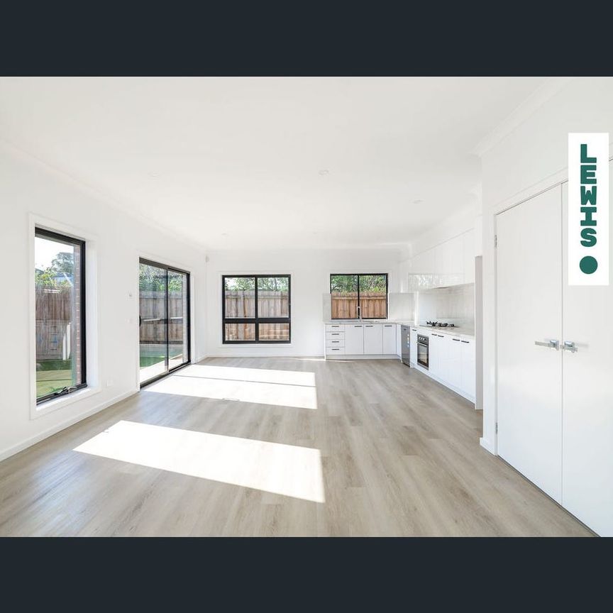 Spacious 2-Bedroom, 2-Bathroom Townhouse with Garage - Photo 1