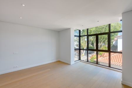 Renovated 4-Bed Condo Lago Estoril - Photo 3