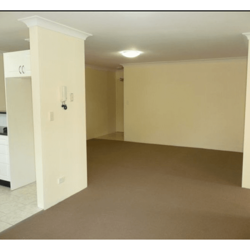 Comfortable Apartment in a Convenient Location - Photo 1