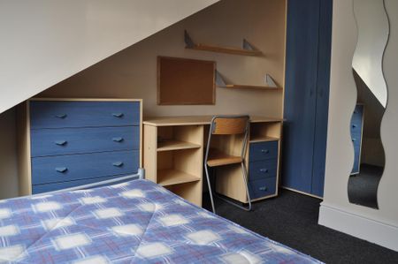 210 TIVERTON ROAD - Photo 3