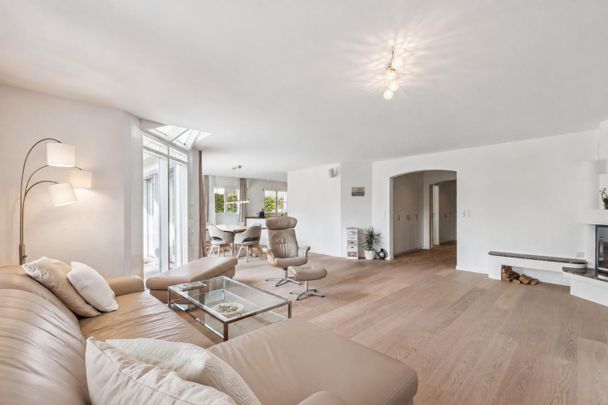 Grosszügiges Wohnen mit viel Privatsphäre - 8.5-Zimmer-Doppeleinfam... - Foto 1