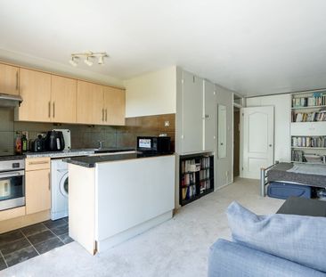 Studio Flat, Wellesley Road, W4 - Photo 3