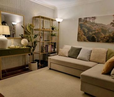 Cosy room near Wimbledon | Easy Commute | Parking Included - Photo 1