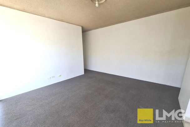 2-BEDROOM APARTMENT IN IDEAL LOCATION - Photo 1