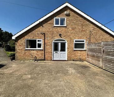 4 bedroom semi-detached bungalow to rent - Photo 2