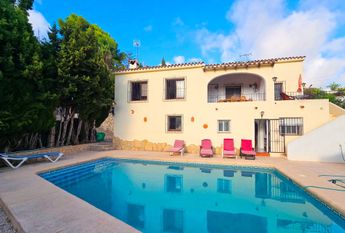 SPACIOUS VILLA FOR RENT FOR LONG TERM INCLUDING SUMMER