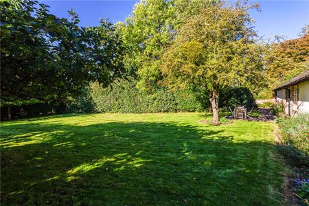 A beautifully refurbished cottage with countryside views. - Photo 2