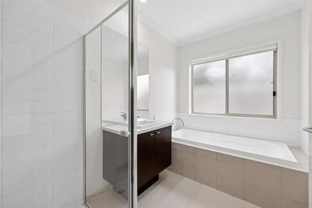 Family Home In A Quiet Court Location With 3.6m Gated Side Access - Photo 1