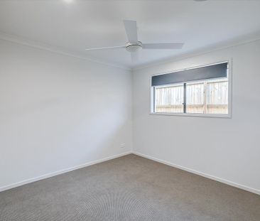 Large Modern Family Home with Spacious Backyard! - Photo 4