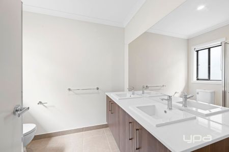 MODERN FAMILY HOME - Photo 2