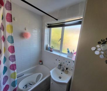 3 bedroom end of terrace house to rent - Photo 5