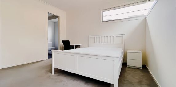 4 bed 2 bath - Photo 2