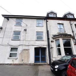 3 bedroom Flat in Flat C, Leeds - Photo 1