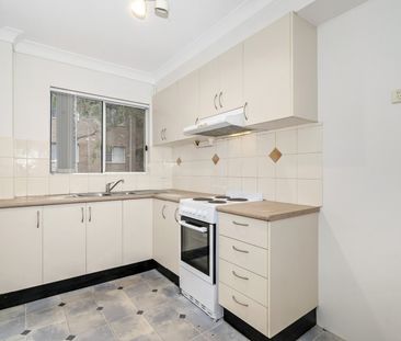 Well Presented Unit - Photo 2