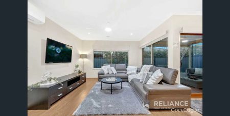 “Quality 4 bedroom home with Class & Convenience!” - Photo 3