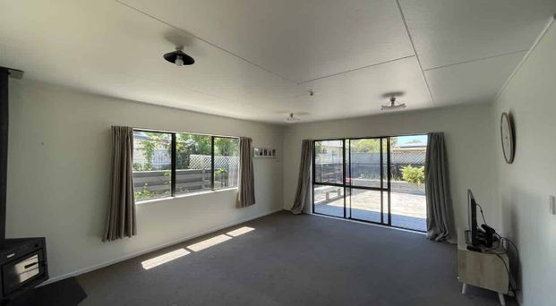 Bedford Road, Marewa - Photo 1