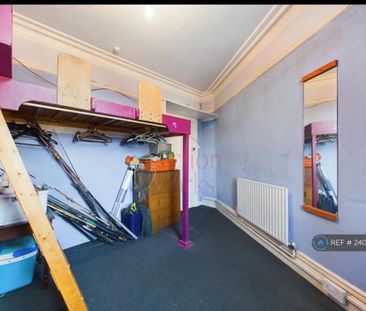 2 bedroom end of terrace house to rent - Photo 5