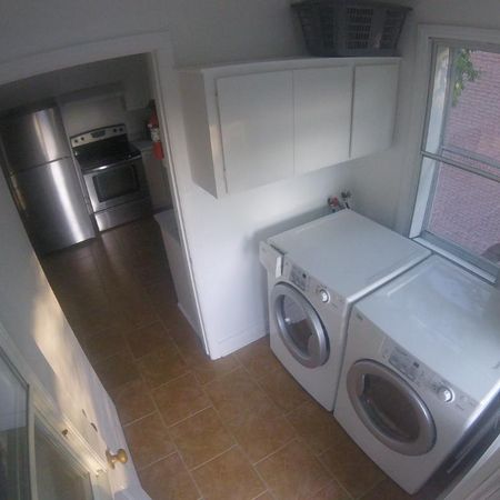 5 1/2 a louer haut de duplex. - Photo 4