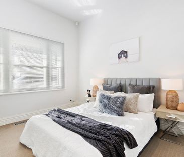 Charming 2-Bedroom House in Prime Port Melbourne Location - Photo 3