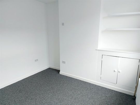 3 Bedroom House - Terraced - Photo 1