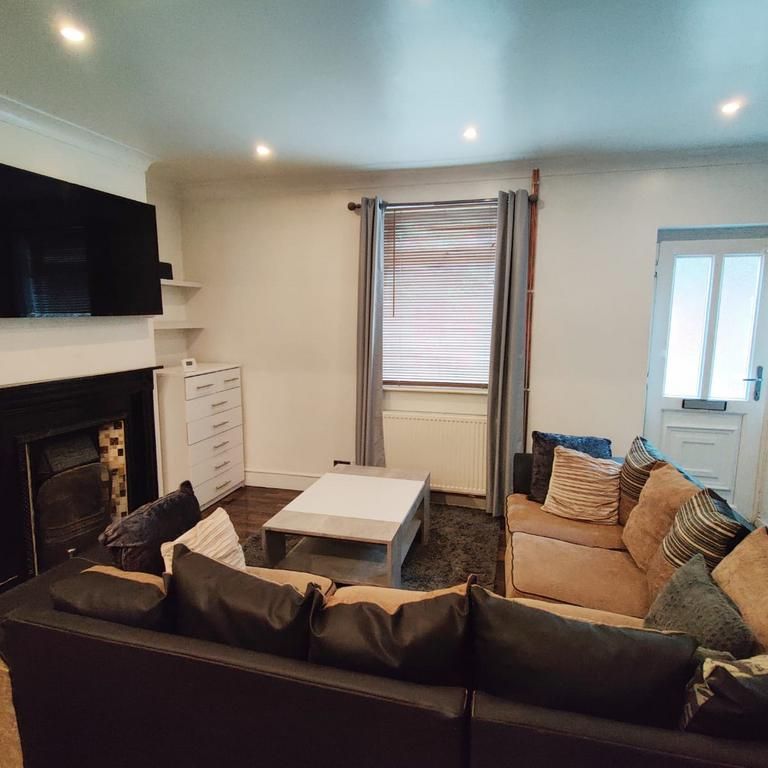 2 bedroom terraced house to rent - Photo 1