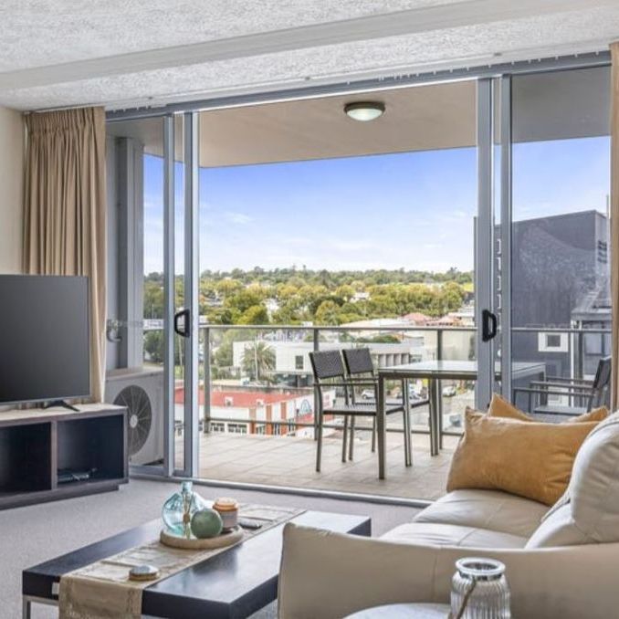 Modern Fully Furnished 2-Bedroom Apartment – Central Toowoomba - Photo 1