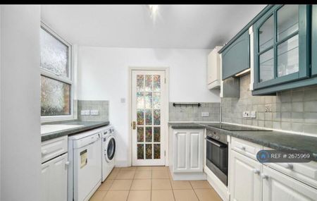 4 bedroom semi-detached house to rent - Photo 5