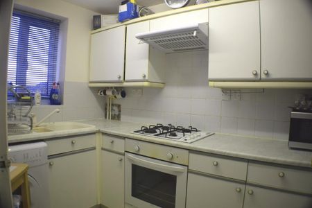 2 bedroom semi-detached house to rent - Photo 3