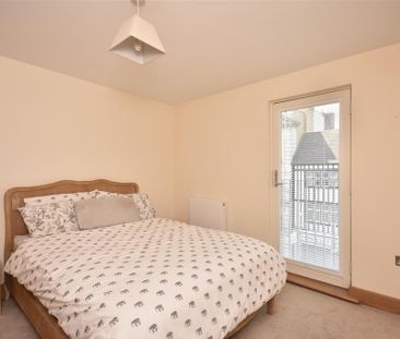2 bedroom maisonette to rent - Photo 2