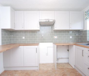 2 bedroom semi-detached bungalow to rent - Photo 5