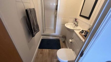 Station Approach, Epsom, KT19 - Photo 5