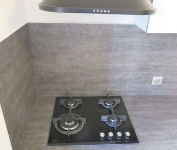 T2+PARK, Nîmes-Capouchiné, 540€ H.C - Photo 4