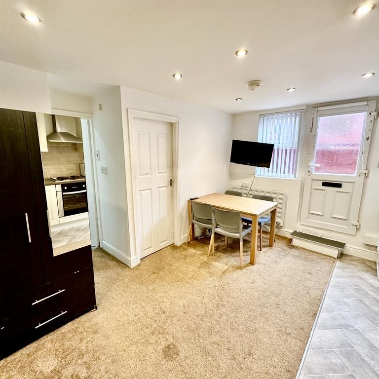 1 bedroom flat to rent - Photo 1