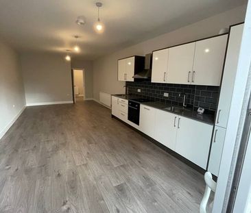 2 Bed Flat, Wayside, NW11 - Photo 4