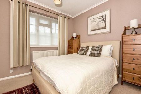 4 bedroom terraced house to rent - Photo 3